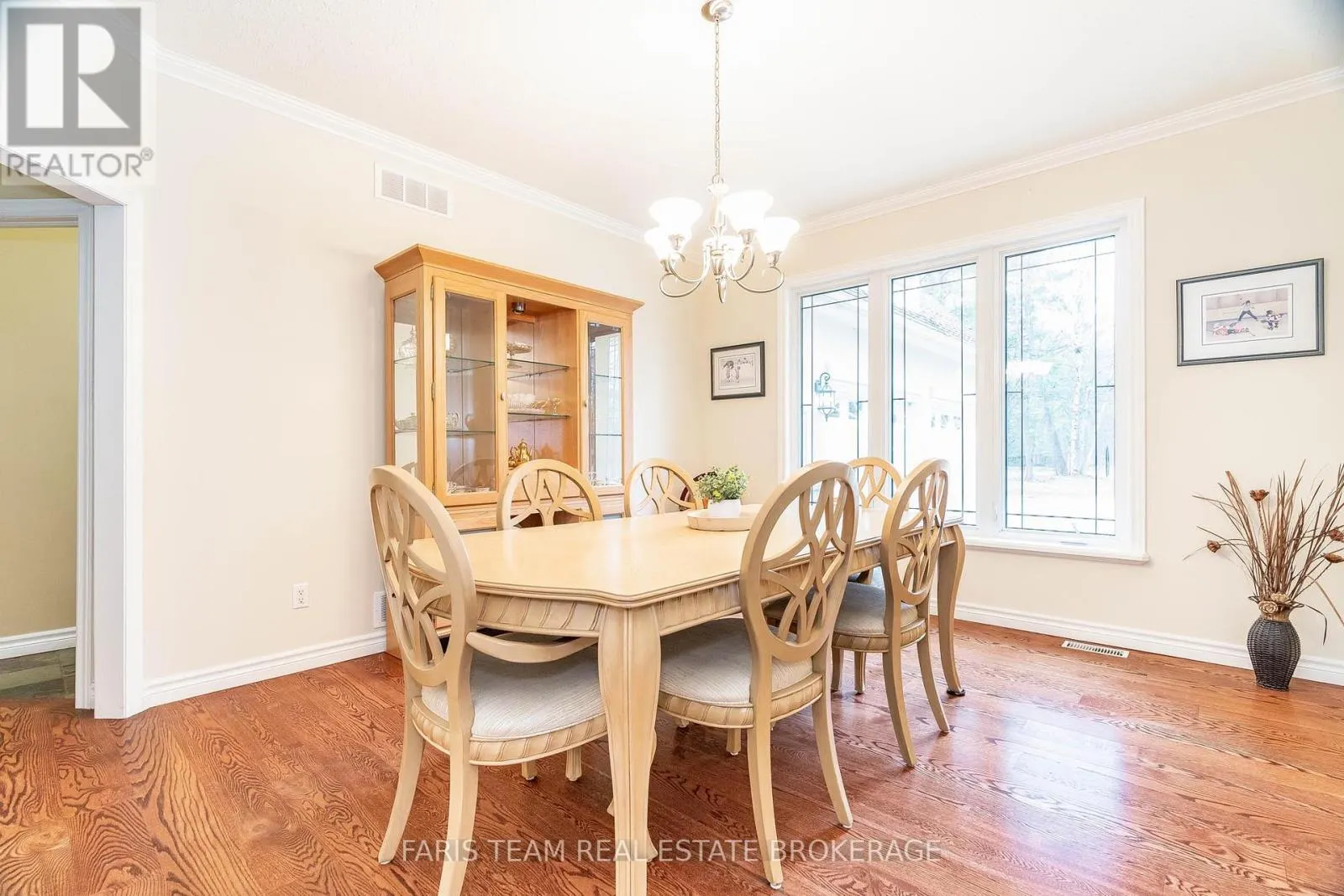 138 KNOX ROAD E