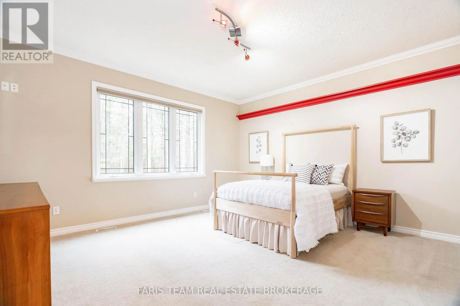 138 KNOX ROAD E