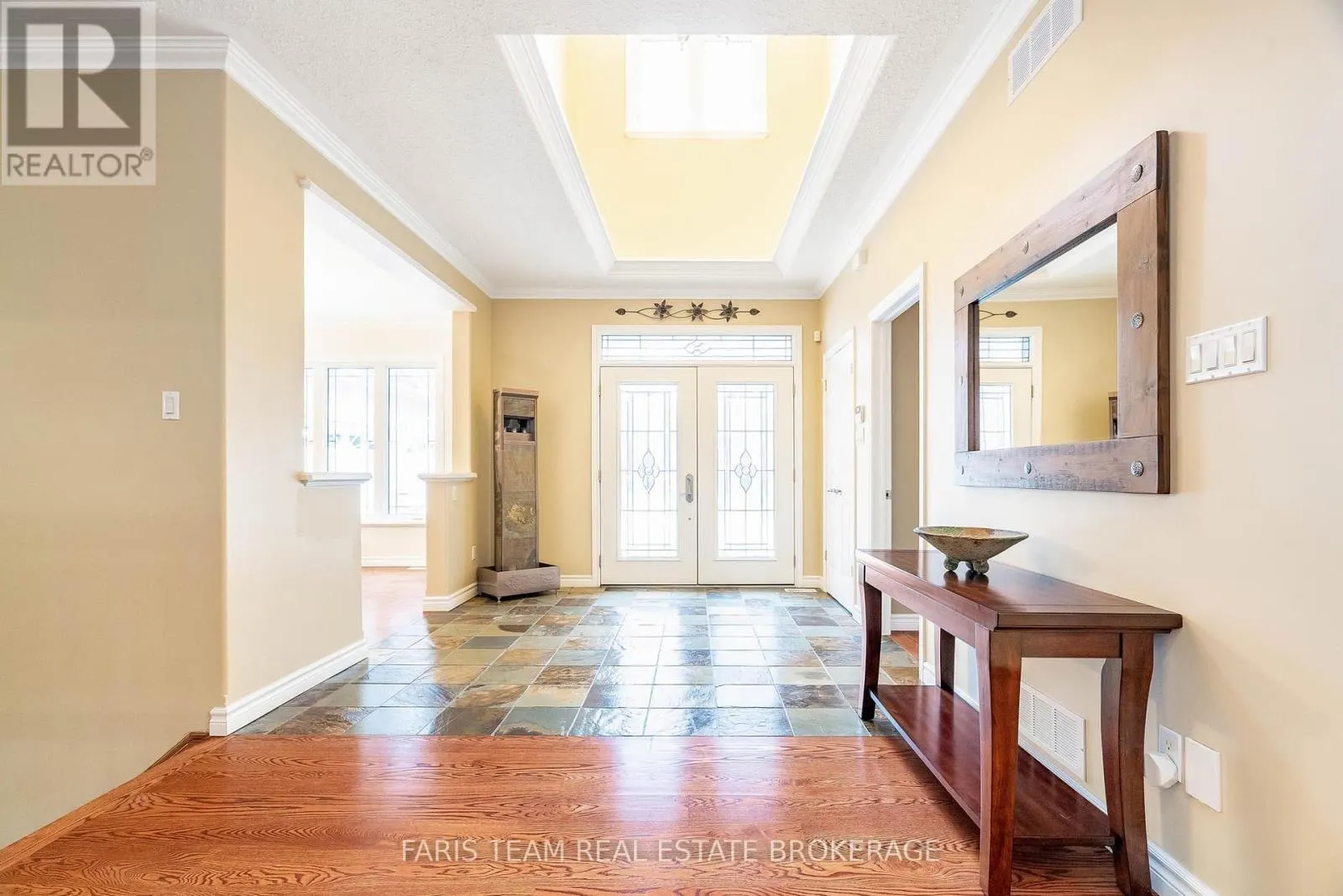 138 KNOX ROAD E