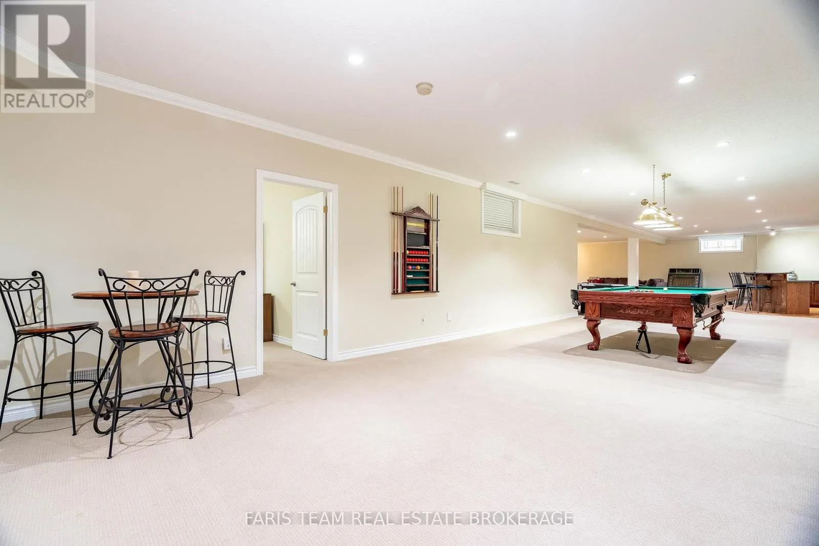 138 KNOX ROAD E