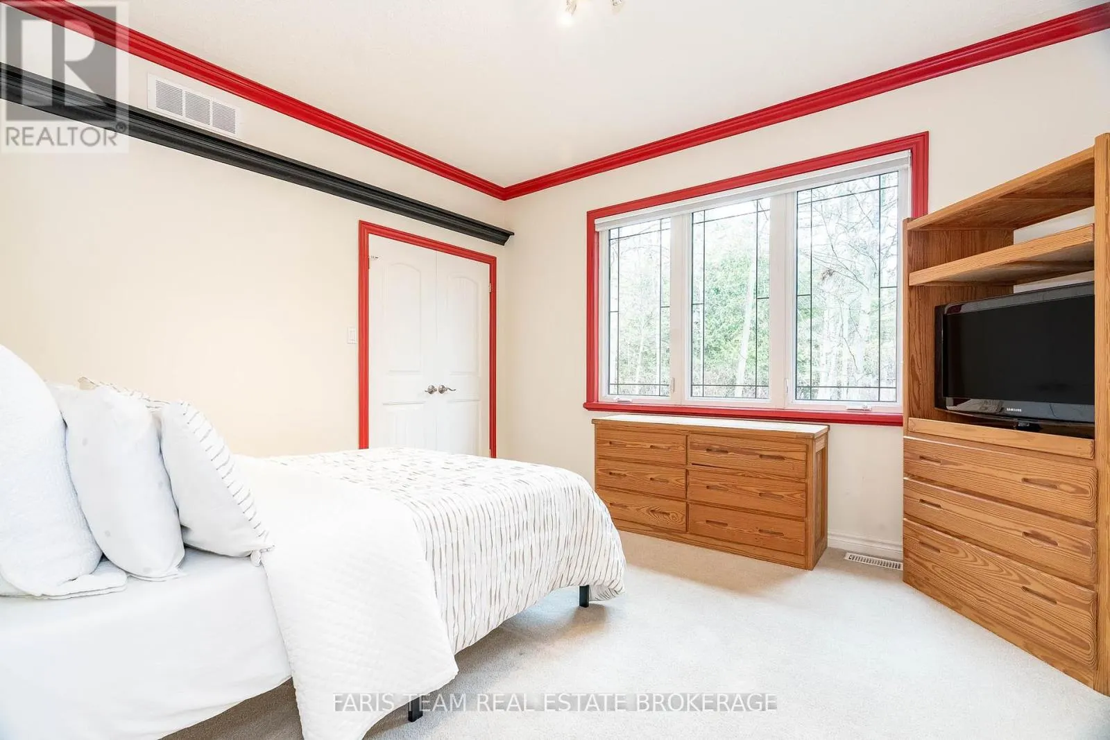 138 KNOX ROAD E