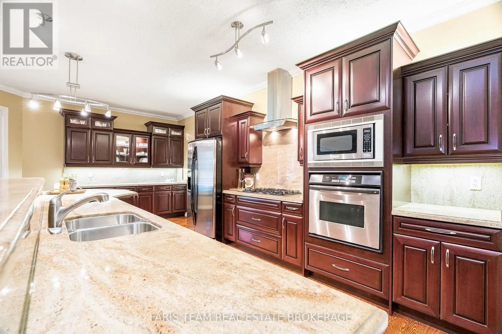 138 KNOX ROAD E