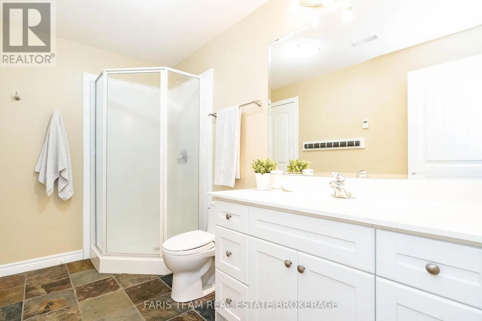 138 KNOX ROAD E