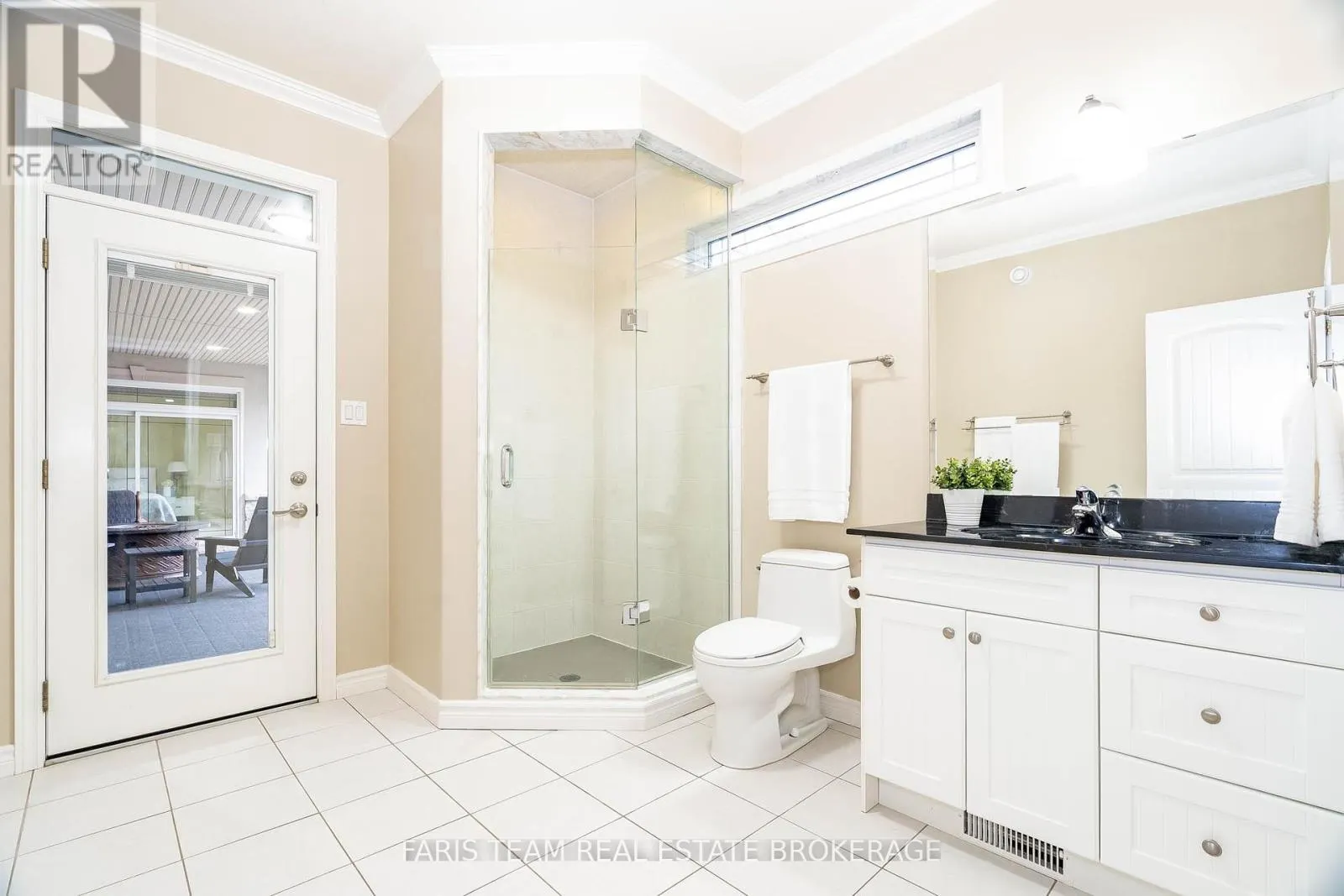 138 KNOX ROAD E