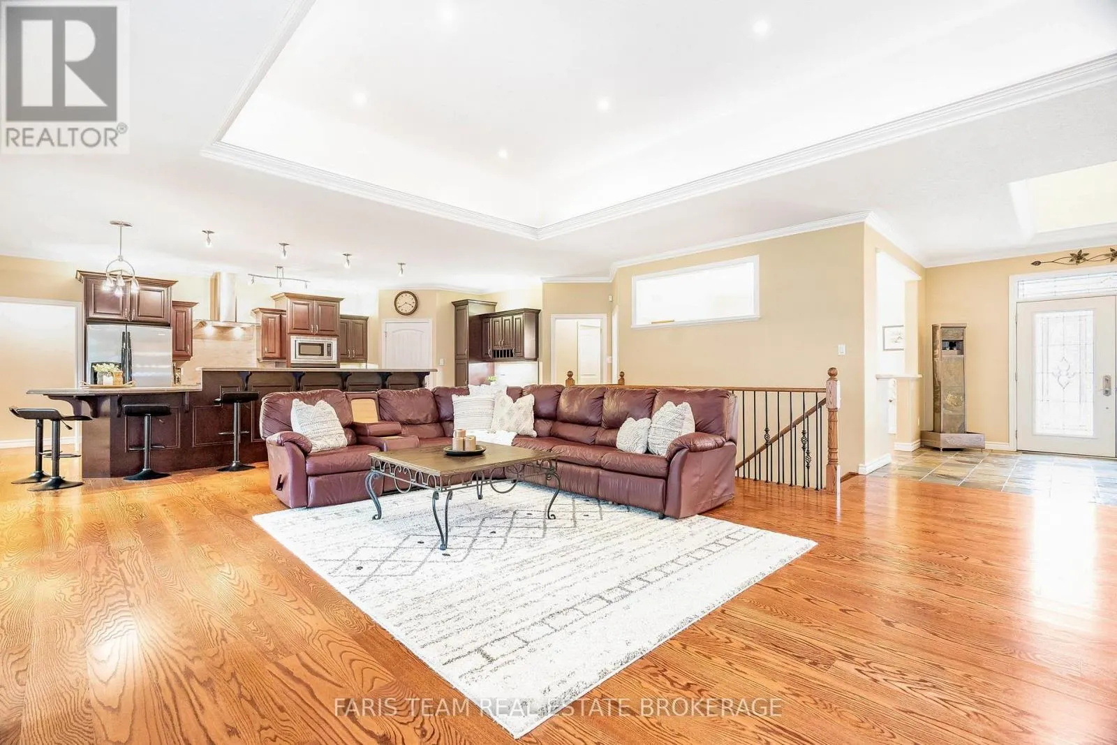 138 KNOX ROAD E