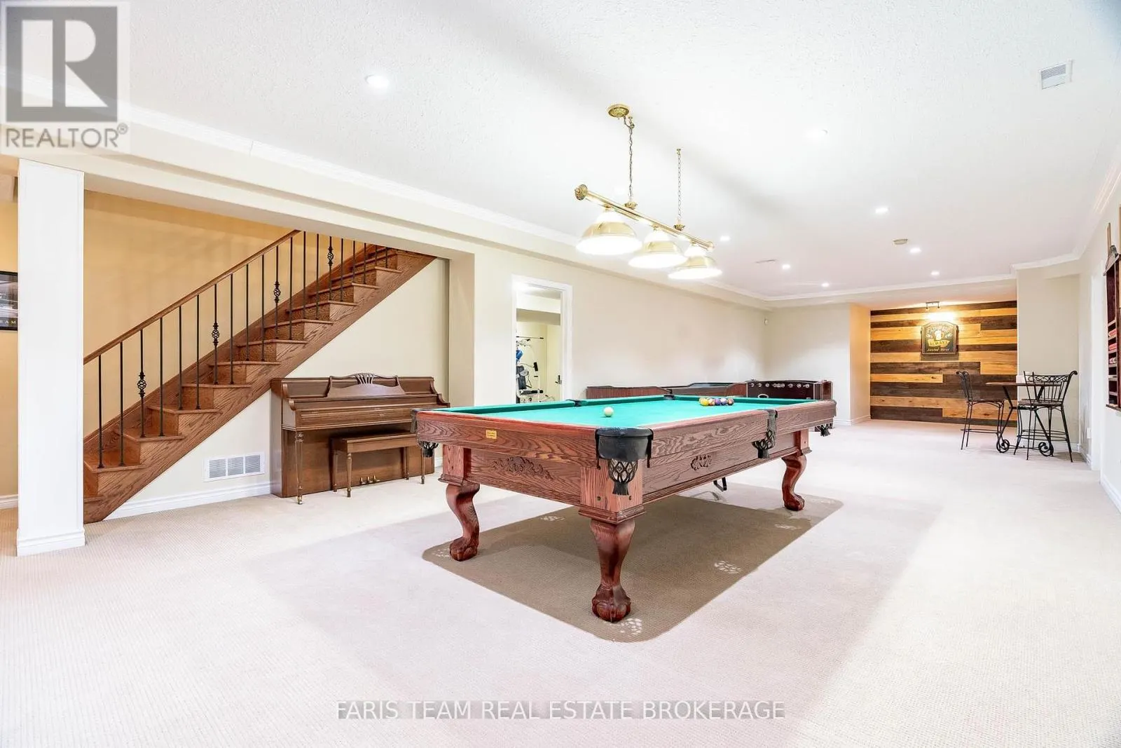 138 KNOX ROAD E