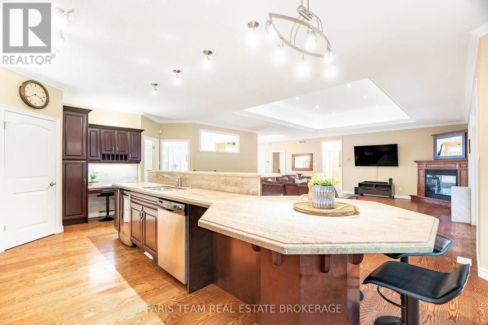 138 KNOX ROAD E