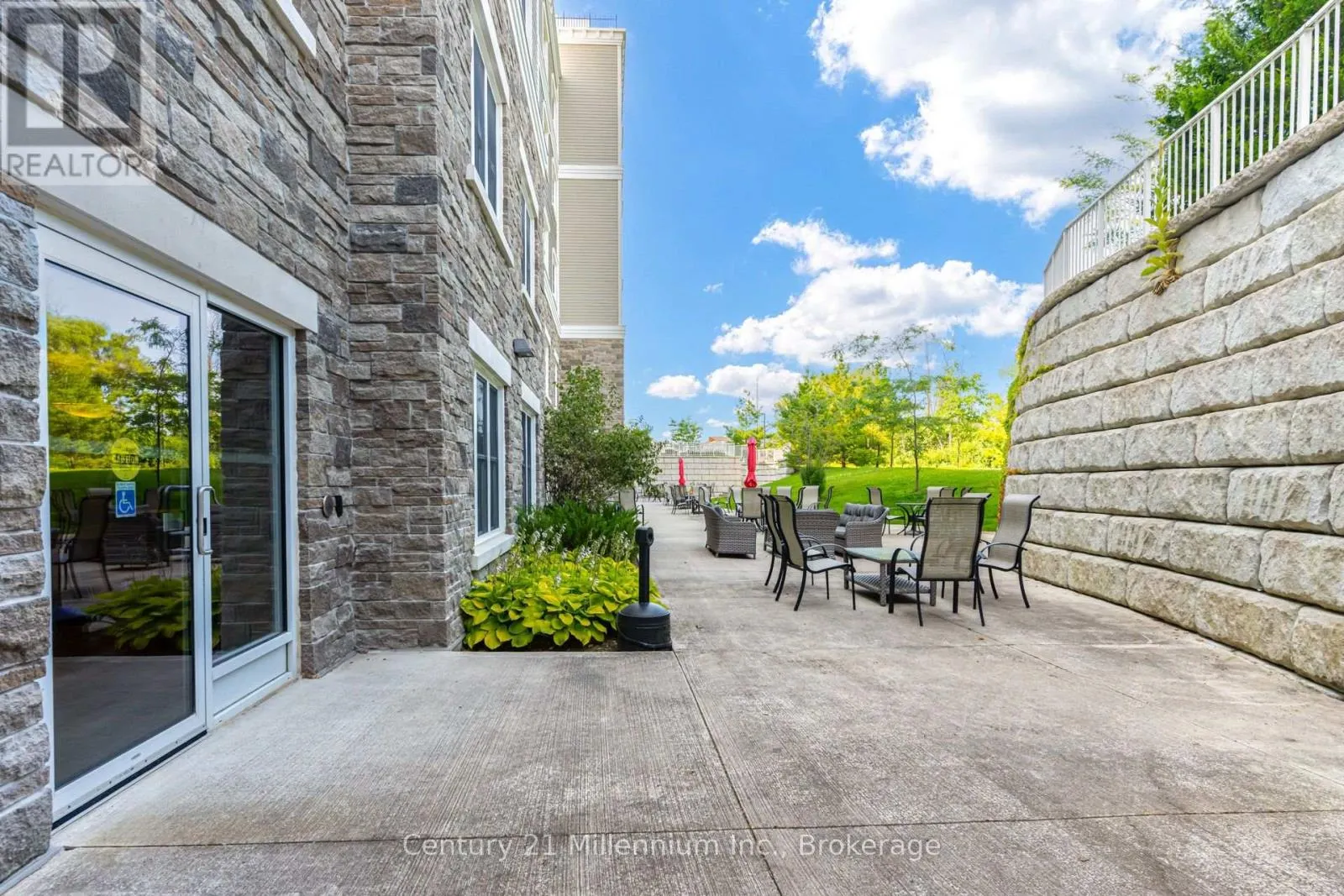 306 - 4 KIMBERLY LANE, #306