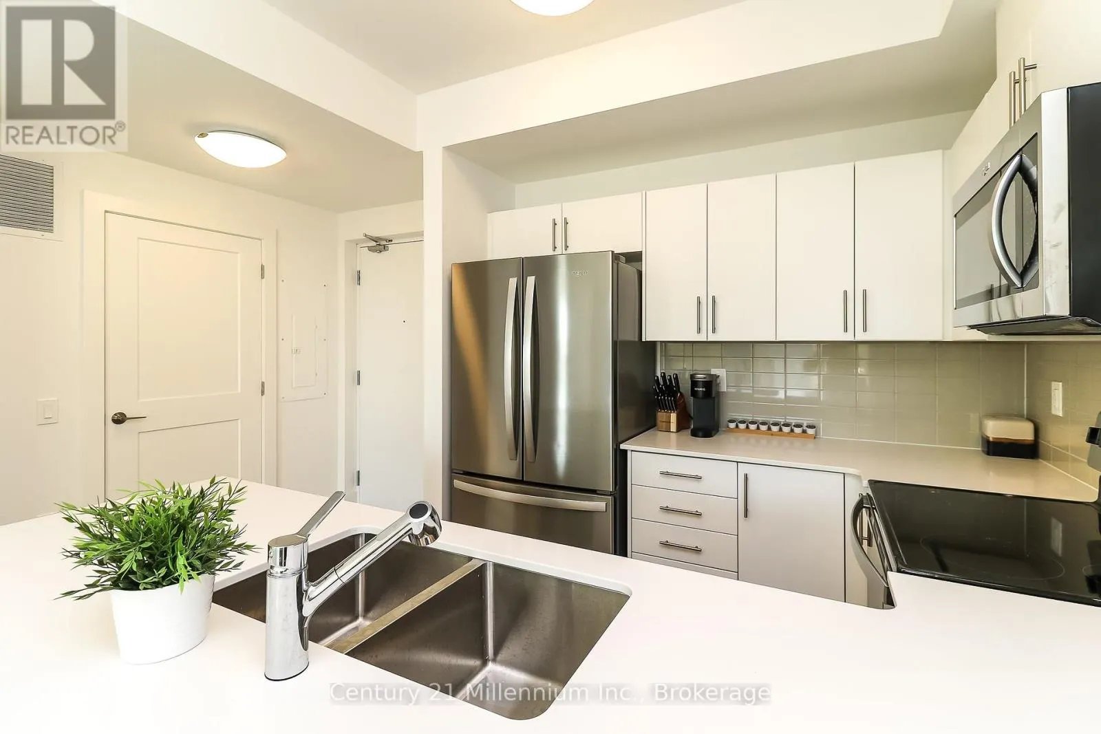 306 - 4 KIMBERLY LANE, #306