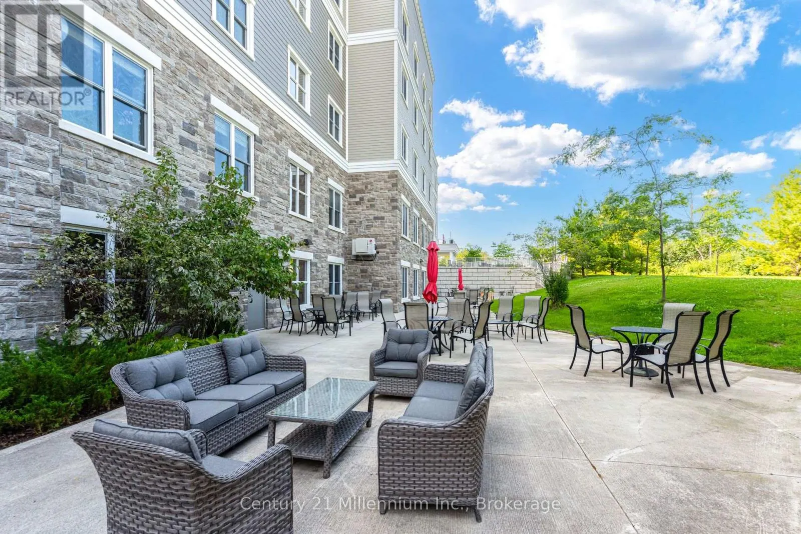 306 - 4 KIMBERLY LANE, #306