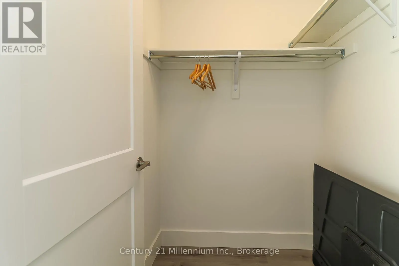 306 - 4 KIMBERLY LANE, #306