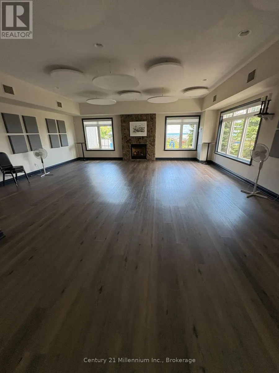 7 - 7 CLUBHOUSE DRIVE, #7