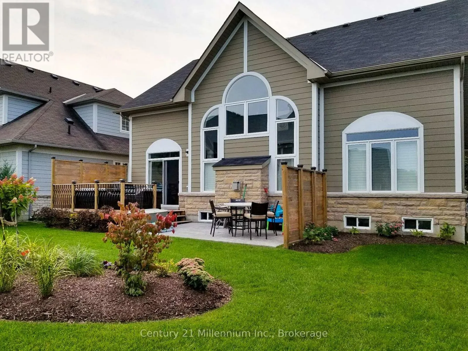 7 - 7 CLUBHOUSE DRIVE, #7