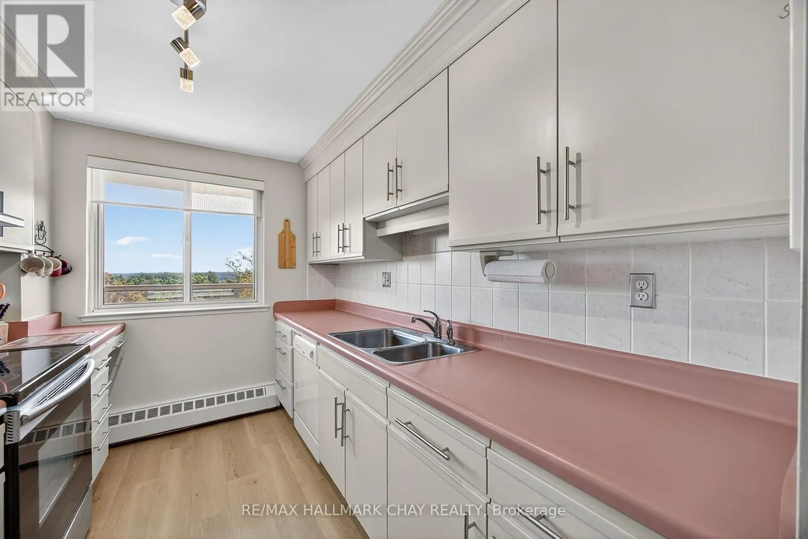 705 - 414 BLAKE STREET