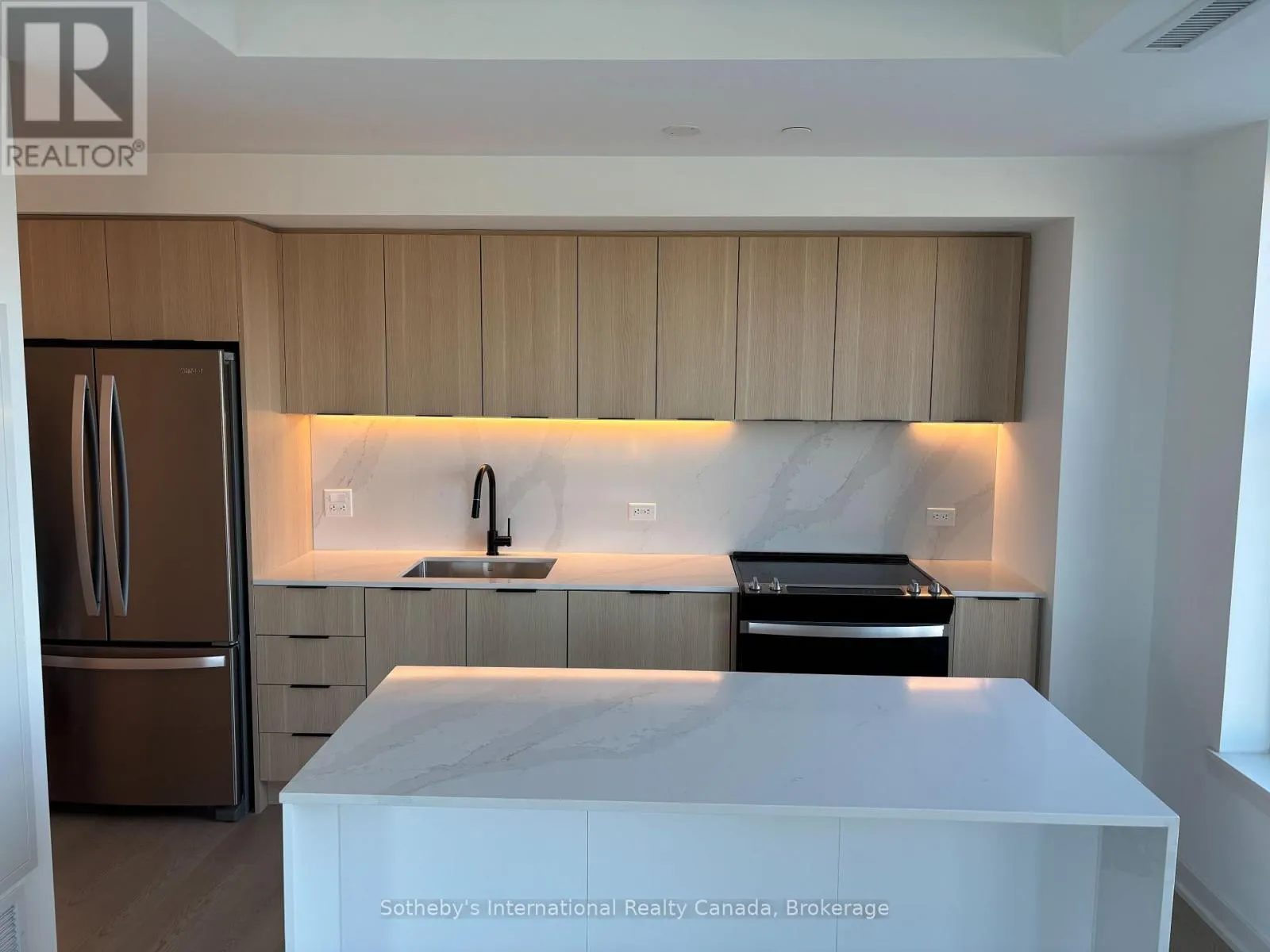206 - 31 HURON STREET, #206