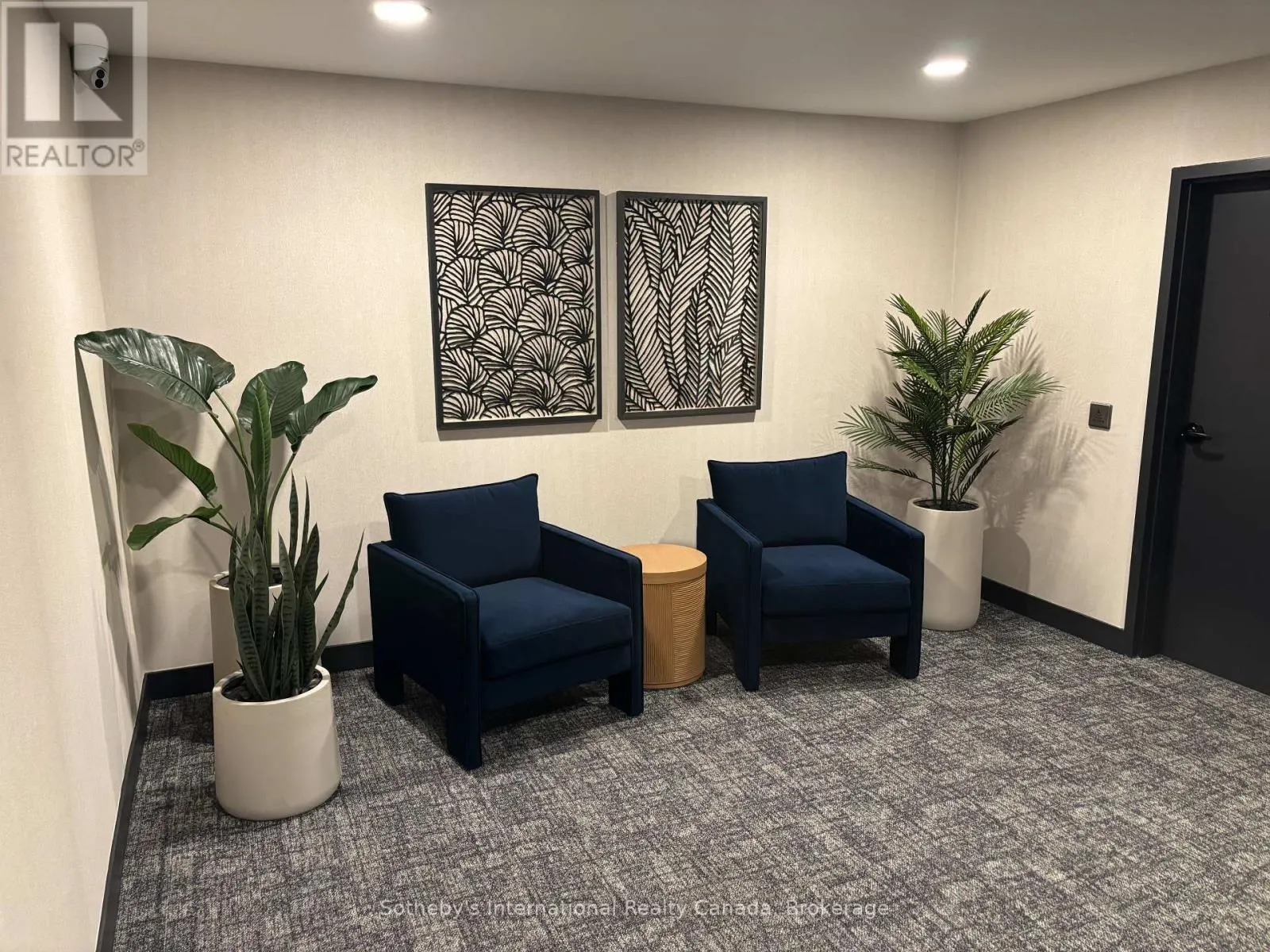 206 - 31 HURON STREET, #206