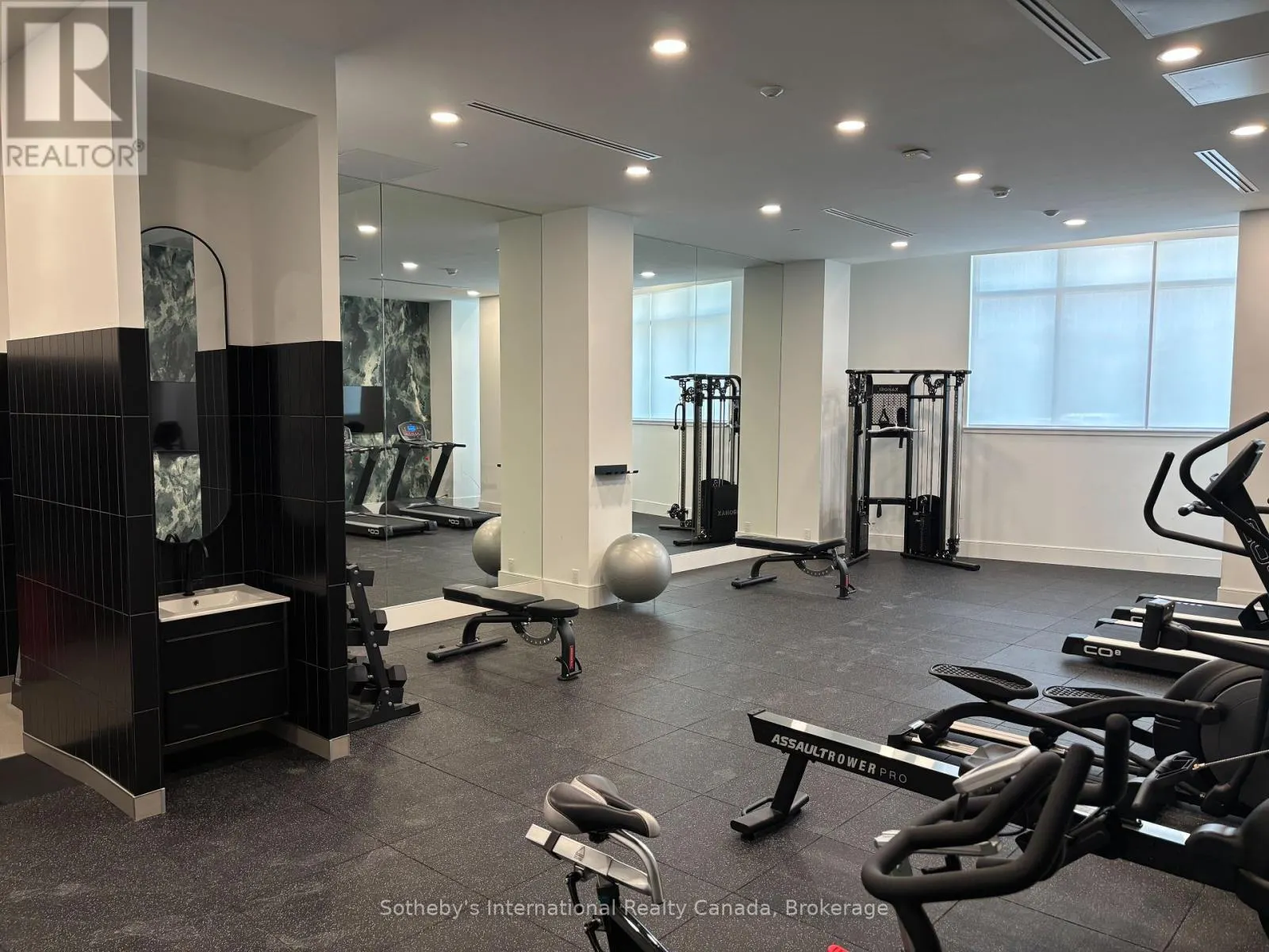 206 - 31 HURON STREET, #206