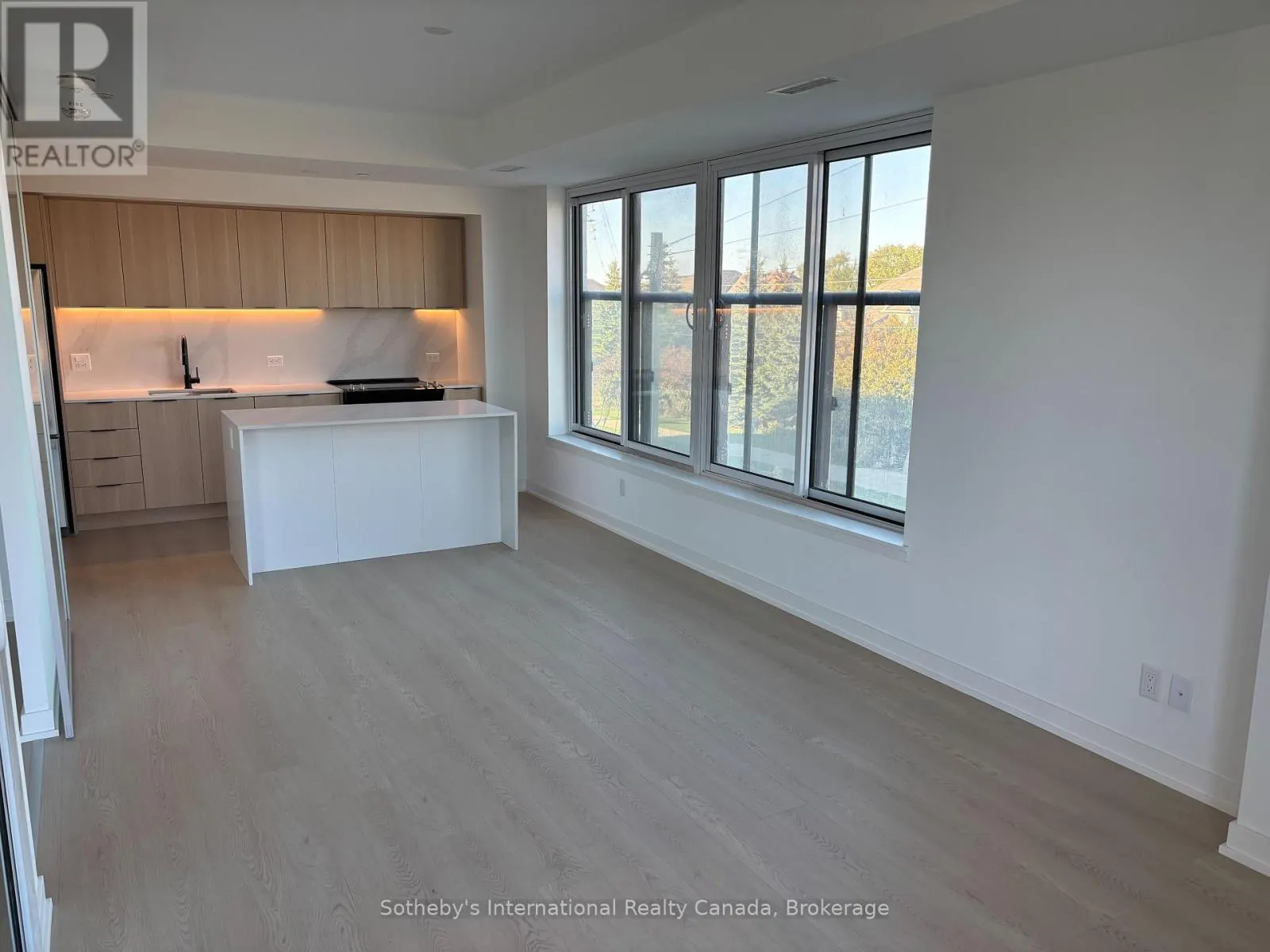 206 - 31 HURON STREET, #206