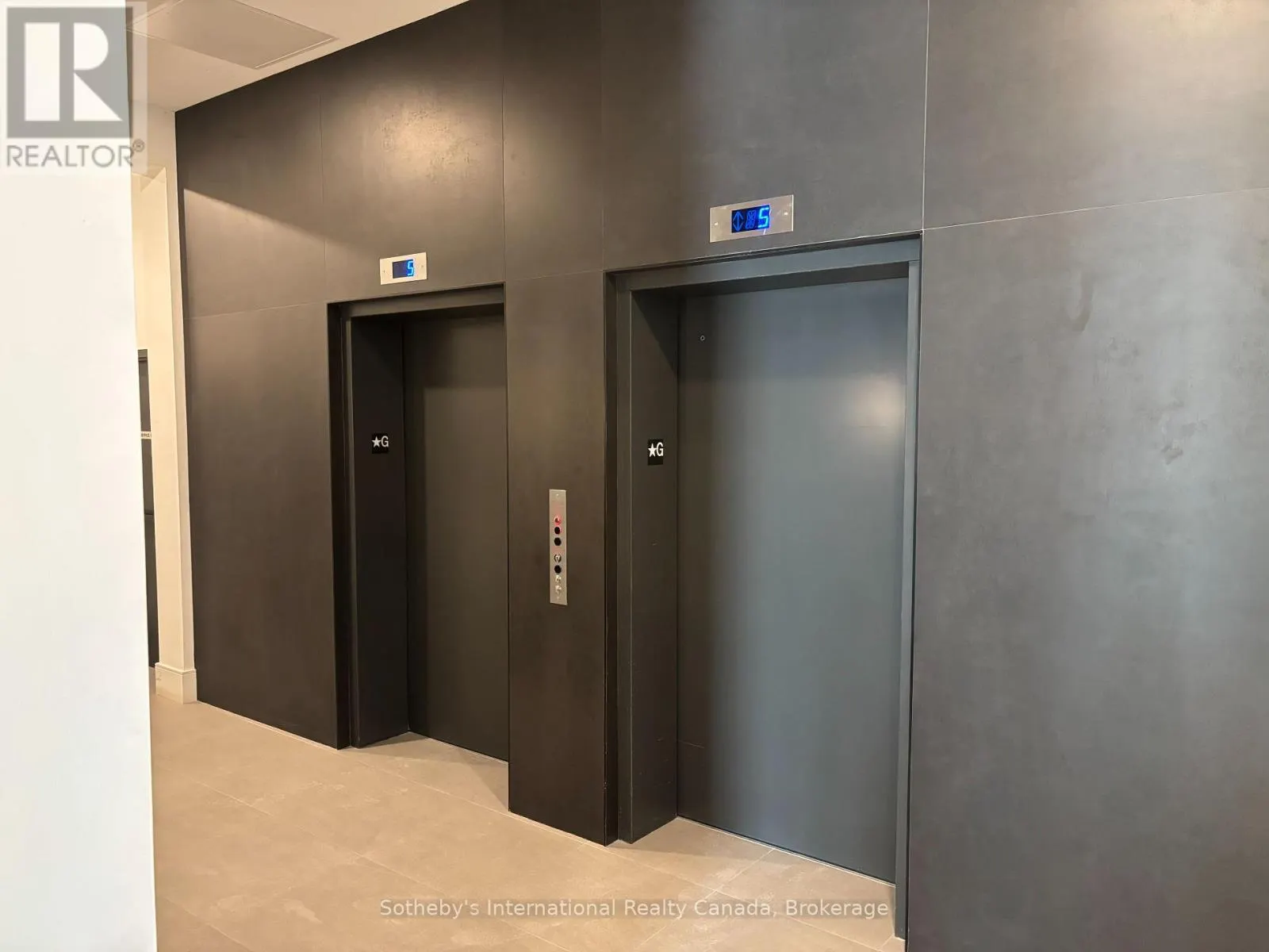 206 - 31 HURON STREET, #206