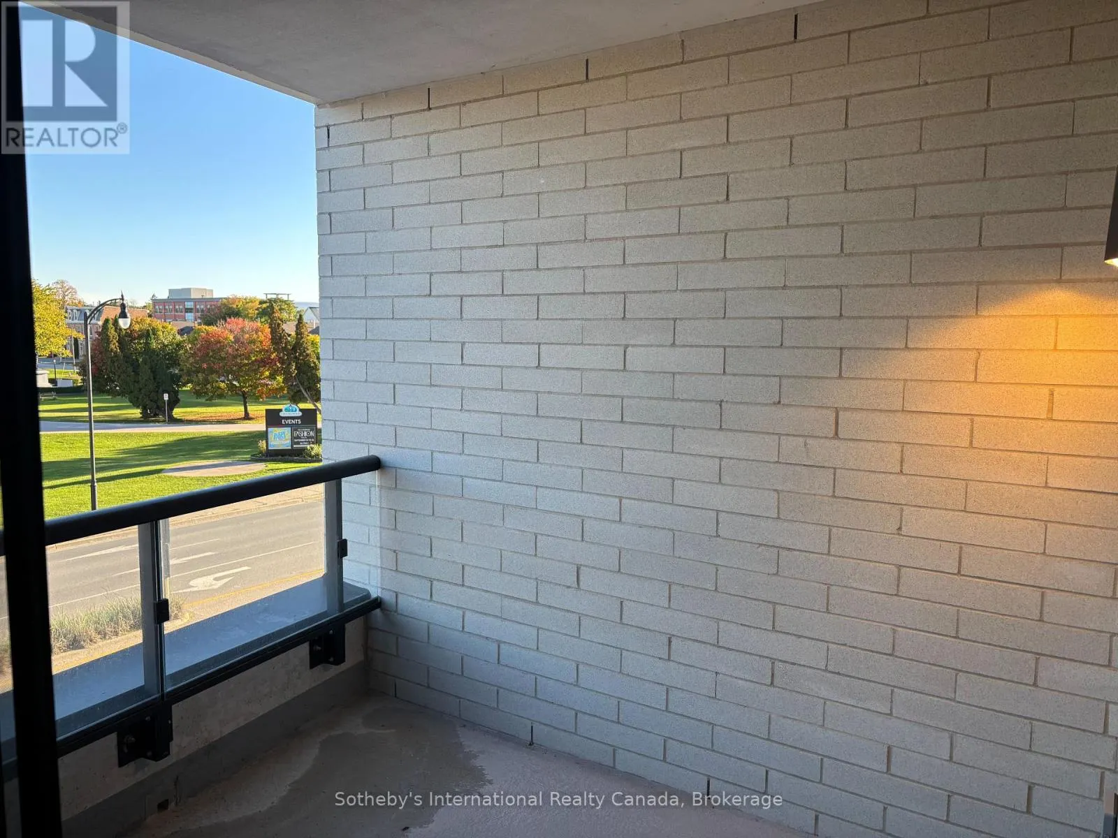 206 - 31 HURON STREET, #206