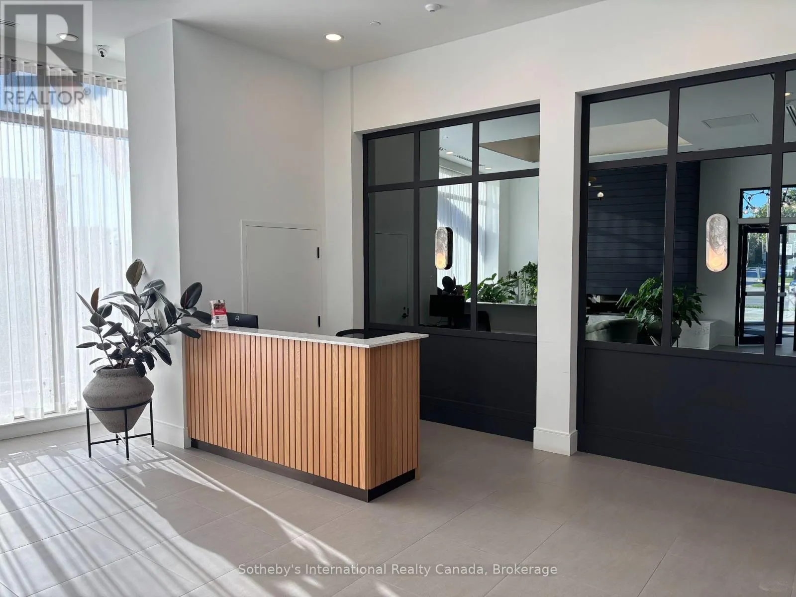206 - 31 HURON STREET, #206