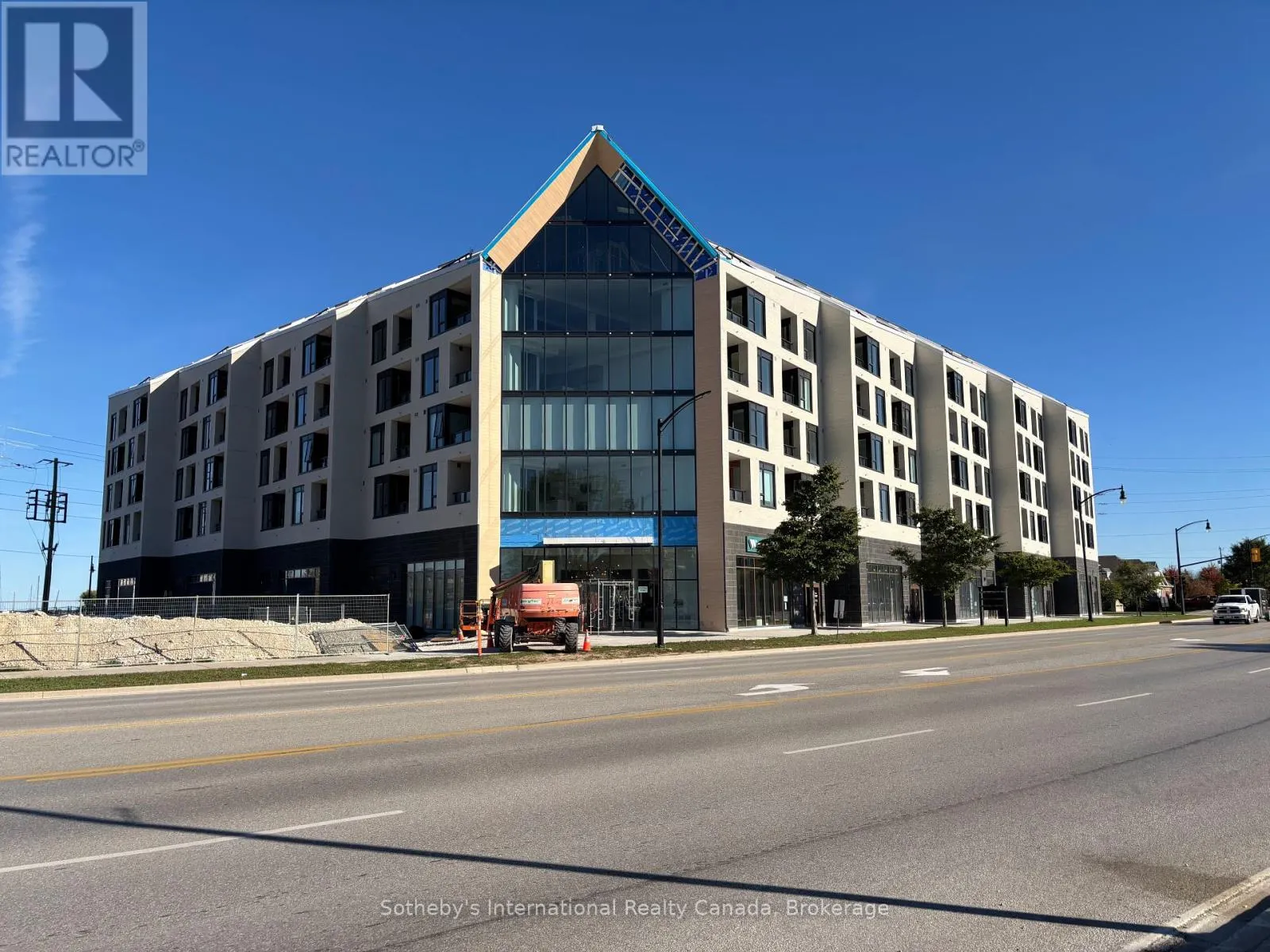 206 - 31 HURON STREET, #206