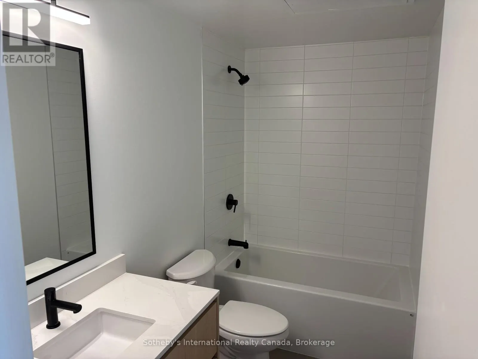 206 - 31 HURON STREET, #206