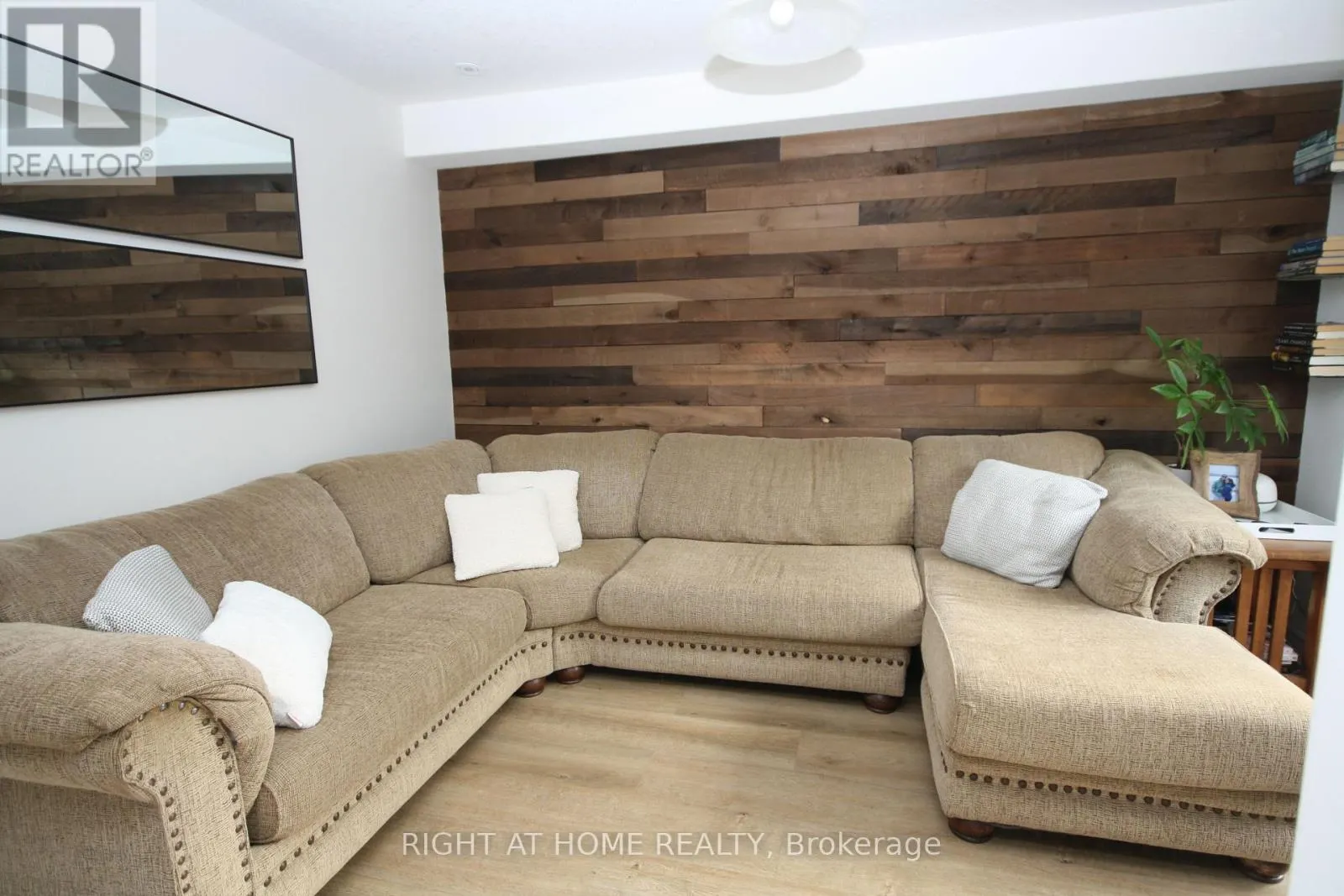 1039 COOK DRIVE