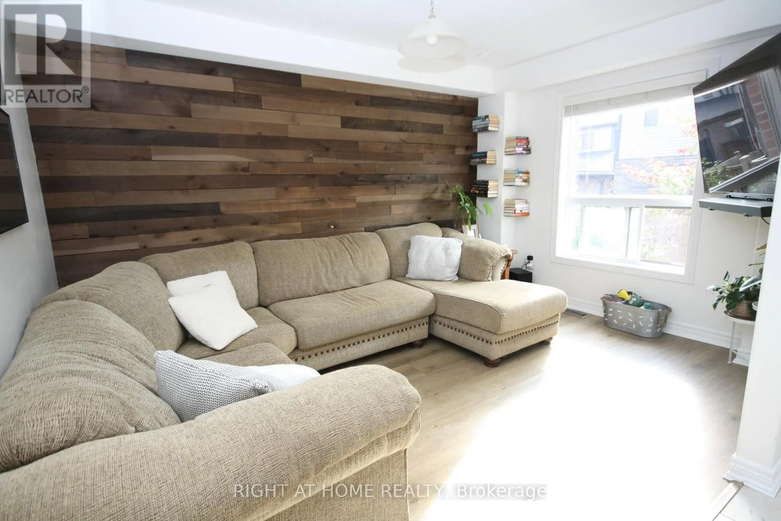 1039 COOK DRIVE