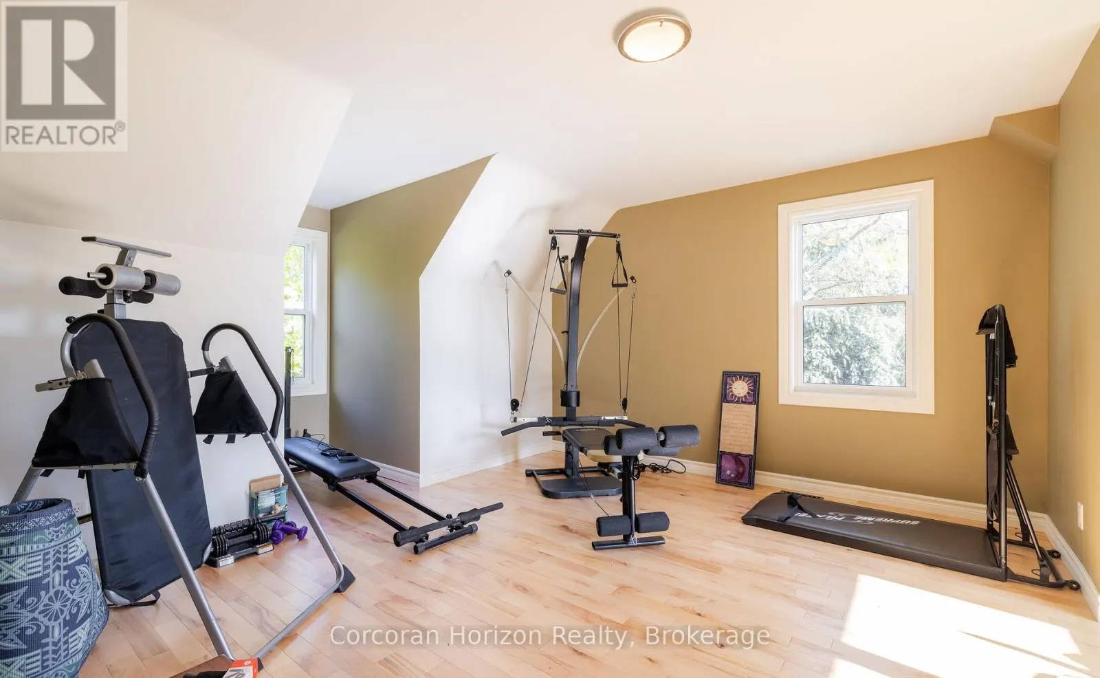 707 PETER STREET W