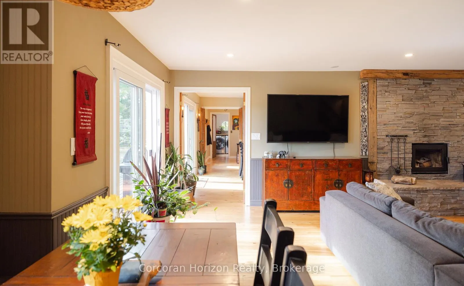 707 PETER STREET W