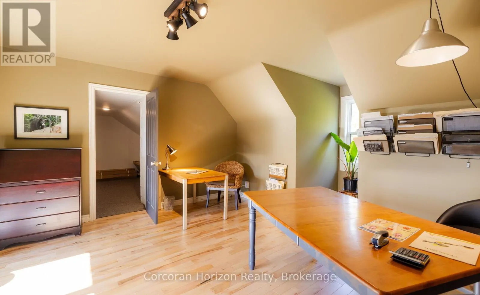 707 PETER STREET W