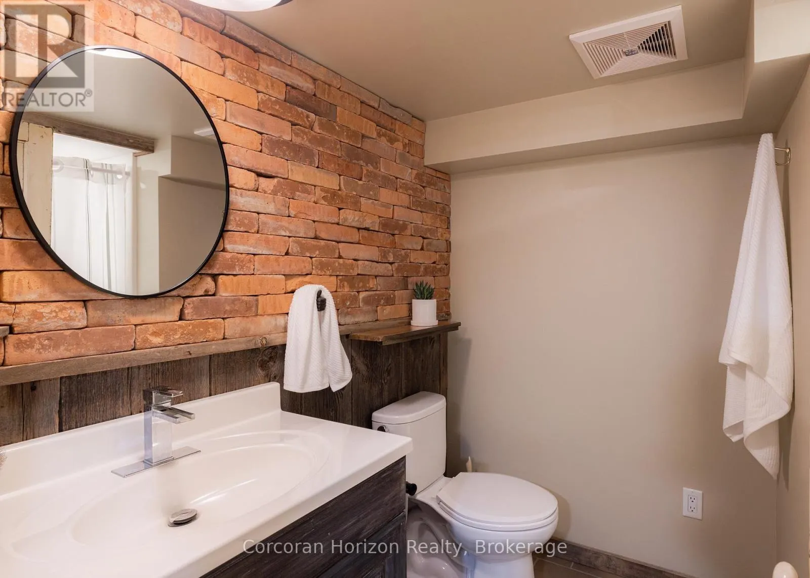 707 PETER STREET W
