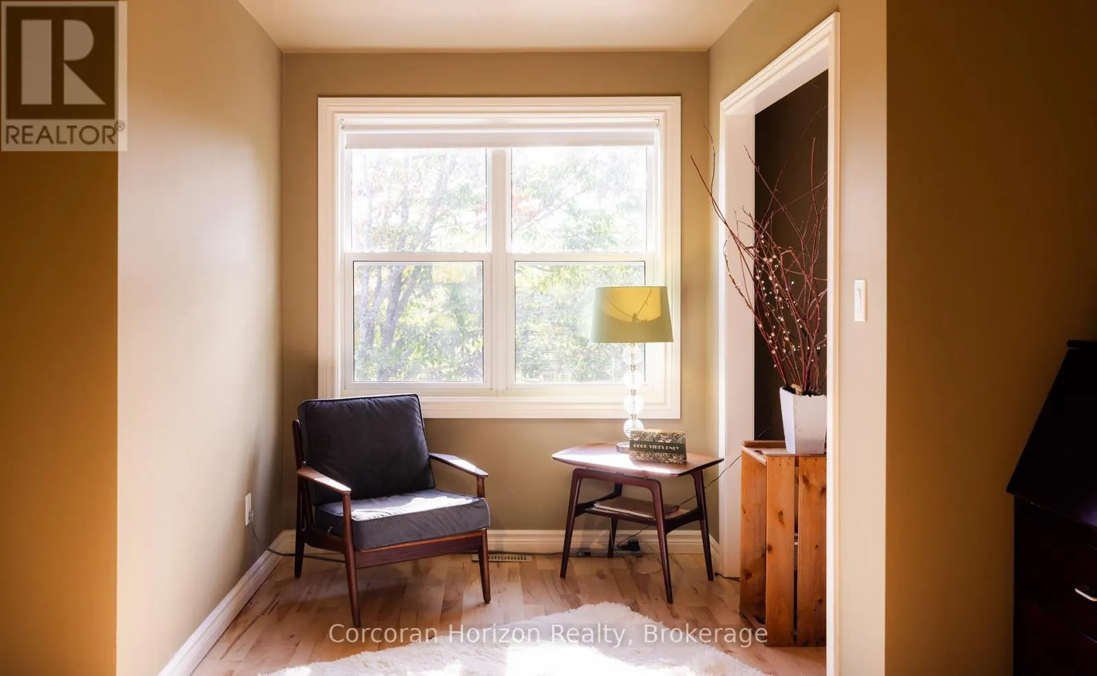707 PETER STREET W