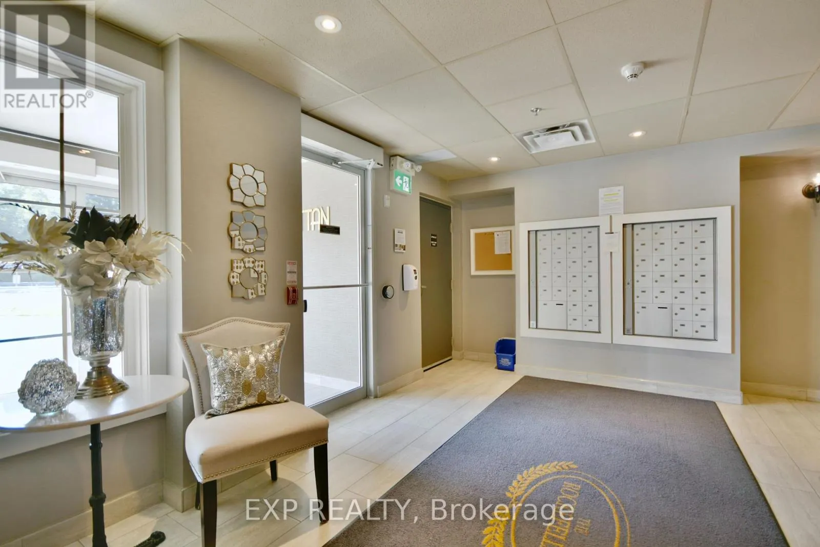 101 - 42 FERNDALE DRIVE S