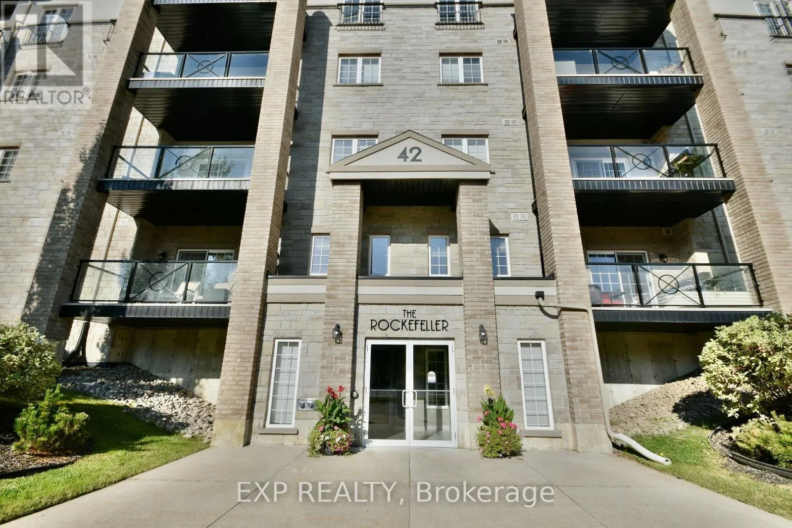 101 - 42 FERNDALE DRIVE S