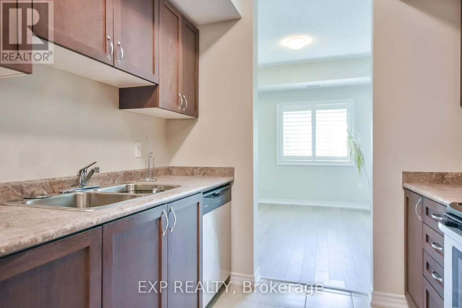 101 - 42 FERNDALE DRIVE S