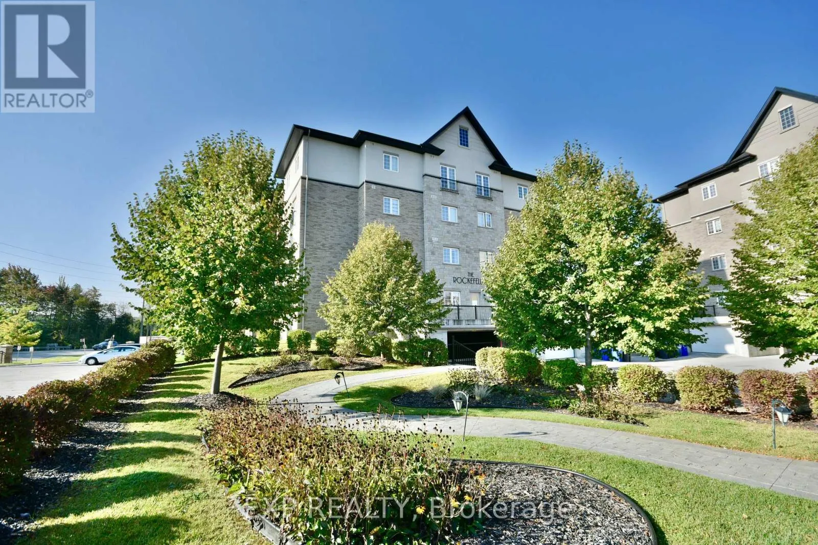 101 - 42 FERNDALE DRIVE S