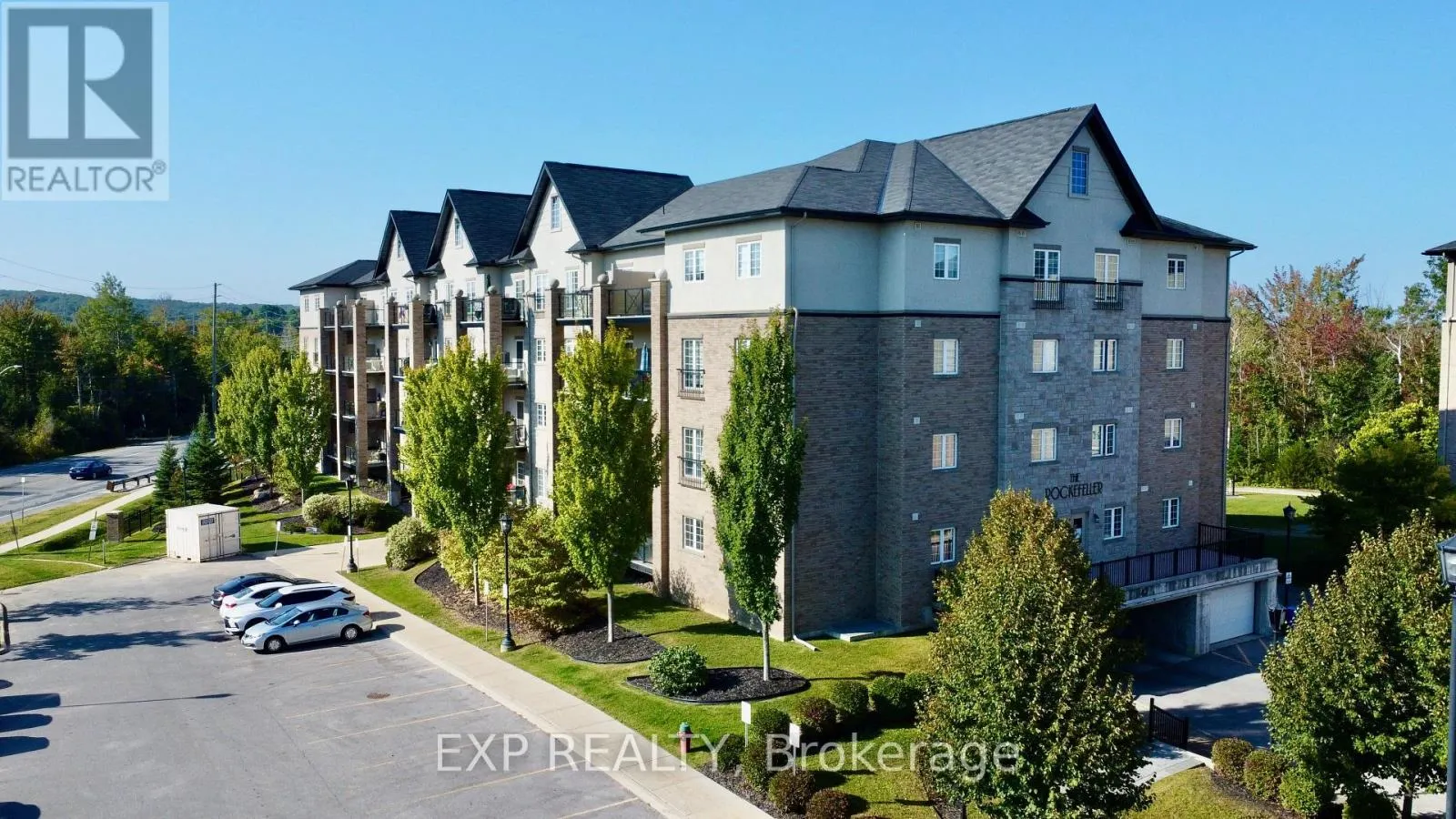101 - 42 FERNDALE DRIVE S