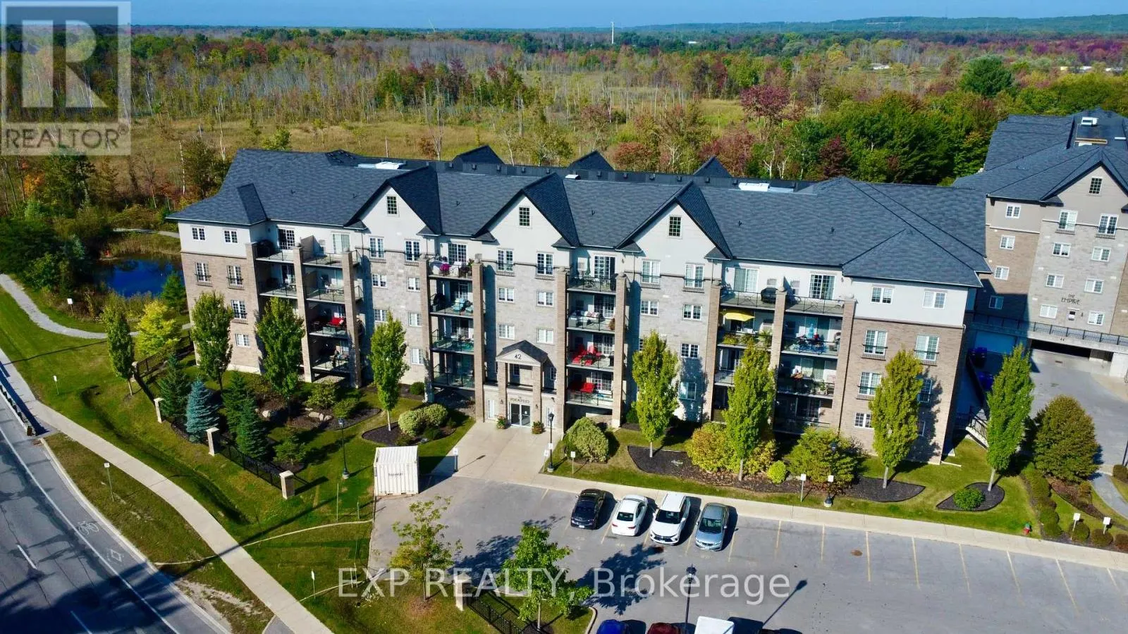 101 - 42 FERNDALE DRIVE S