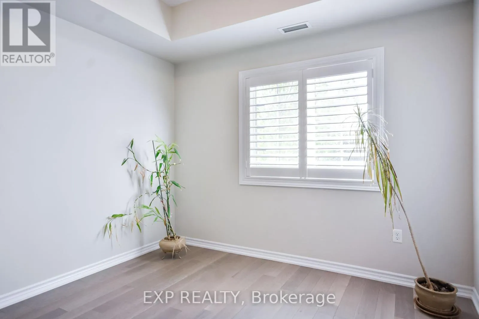 101 - 42 FERNDALE DRIVE S