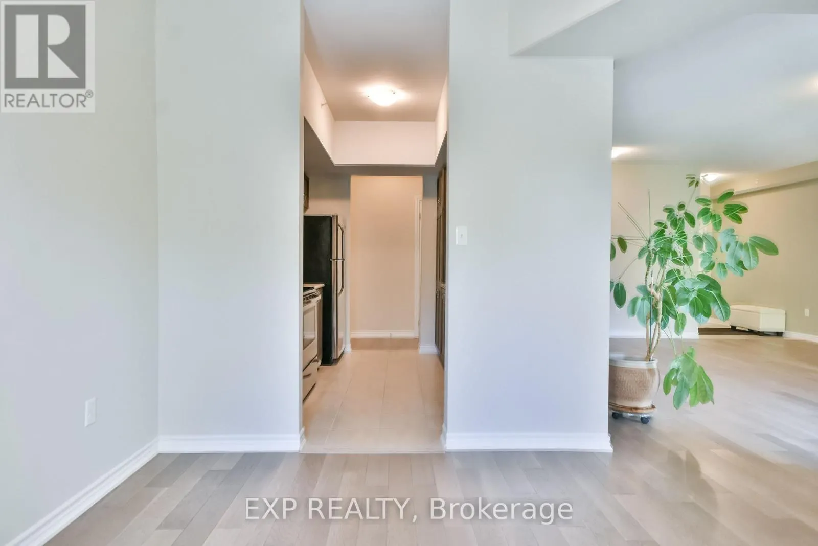 101 - 42 FERNDALE DRIVE S
