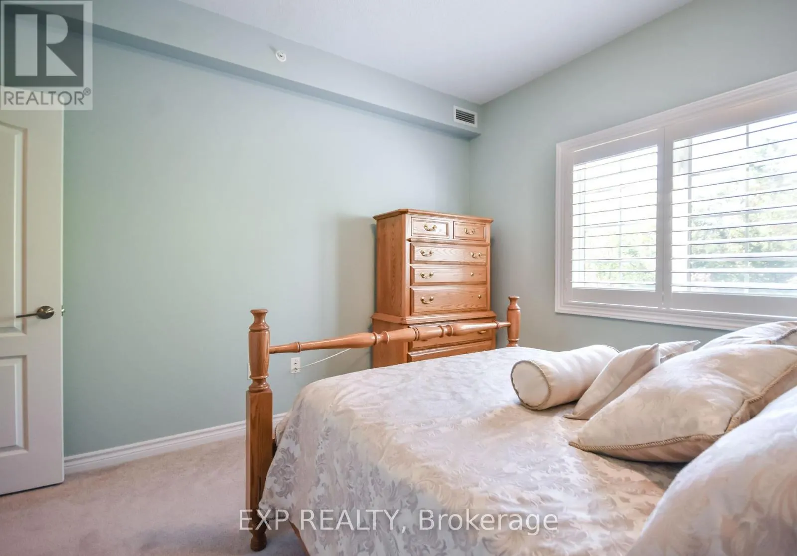 101 - 42 FERNDALE DRIVE S