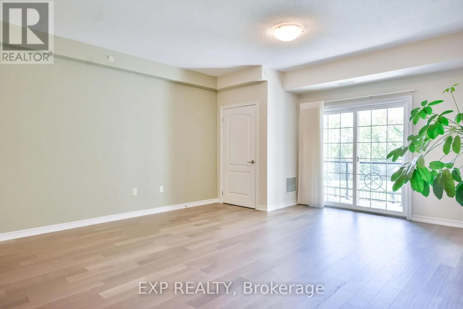 101 - 42 FERNDALE DRIVE S