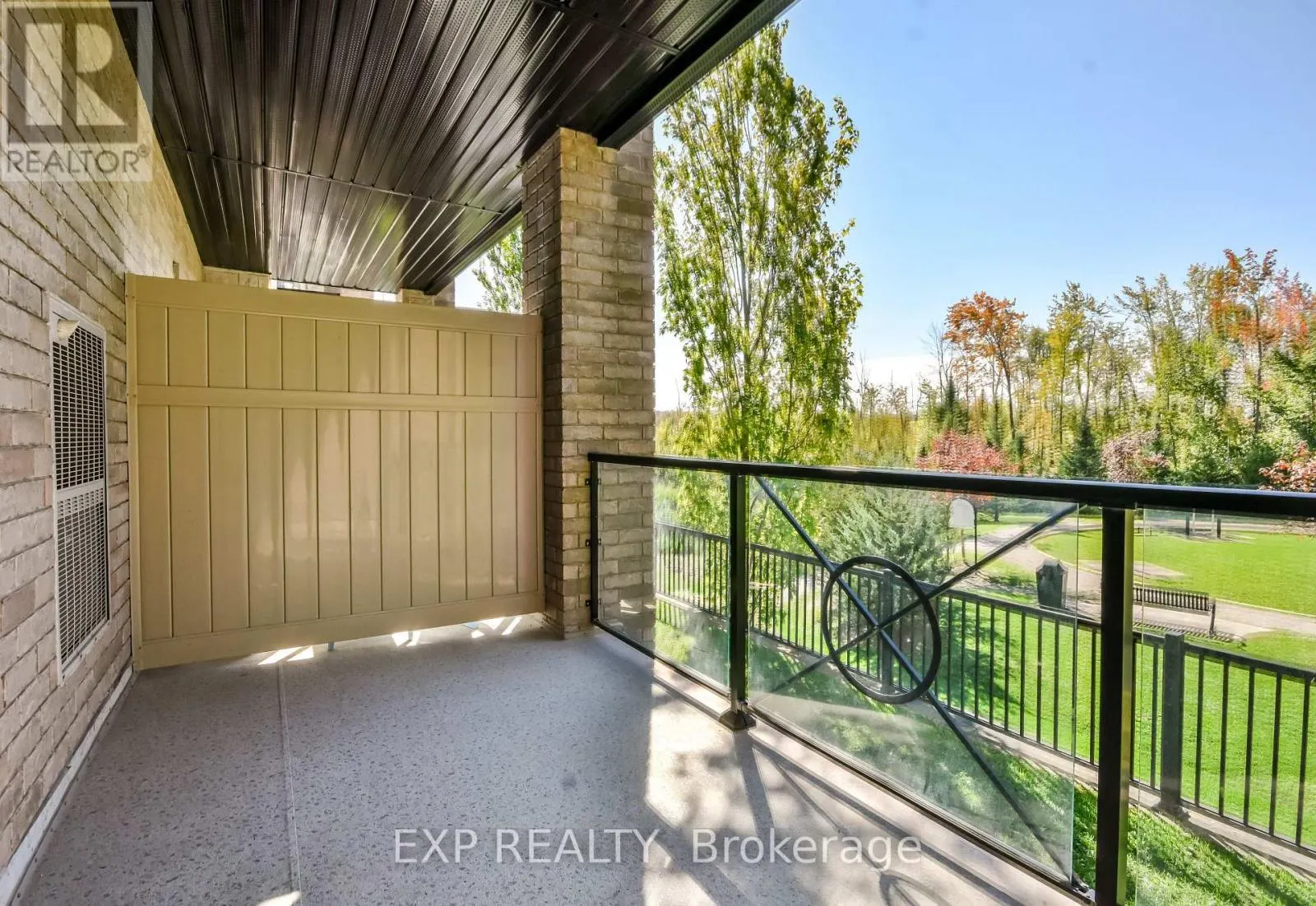 101 - 42 FERNDALE DRIVE S