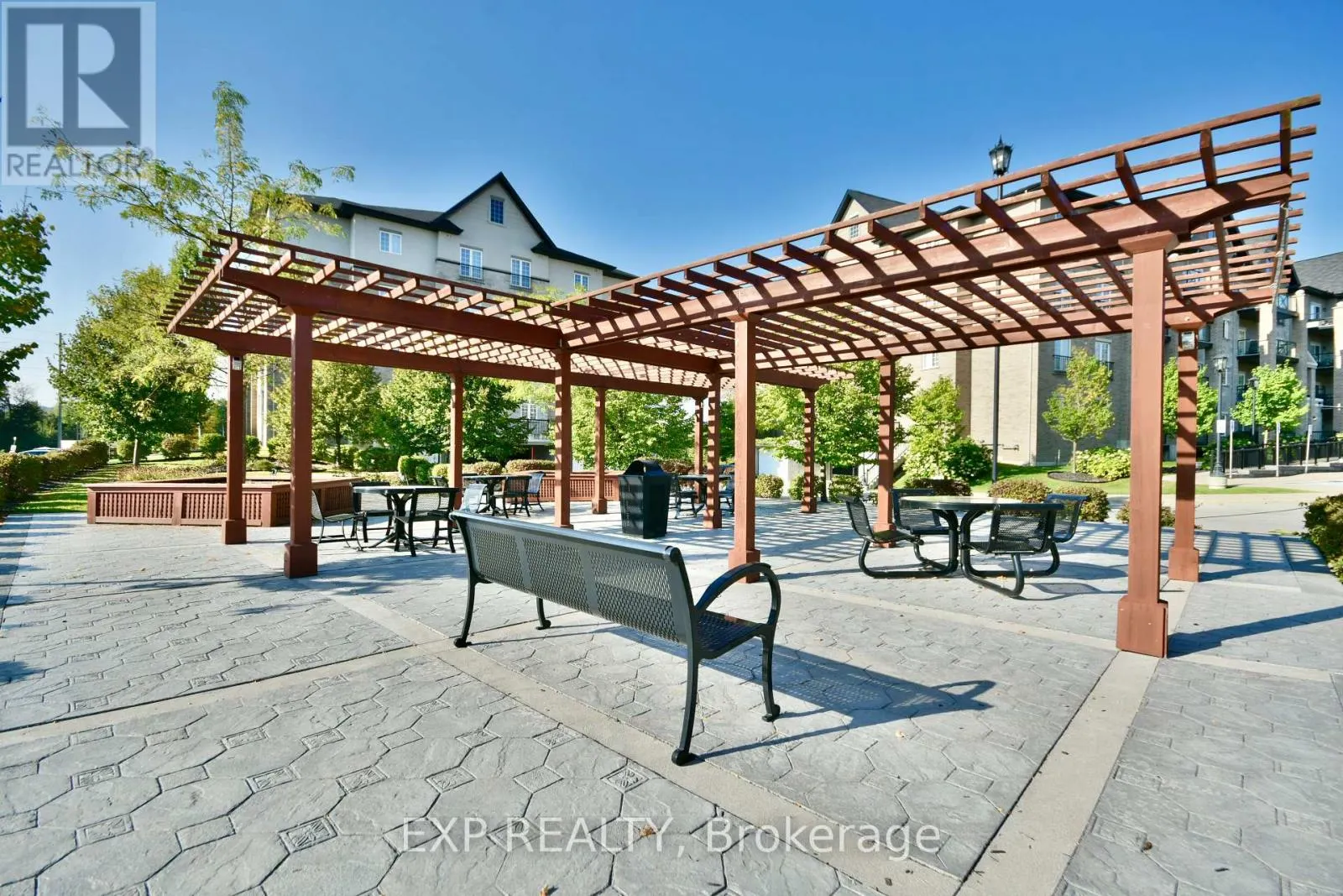 101 - 42 FERNDALE DRIVE S