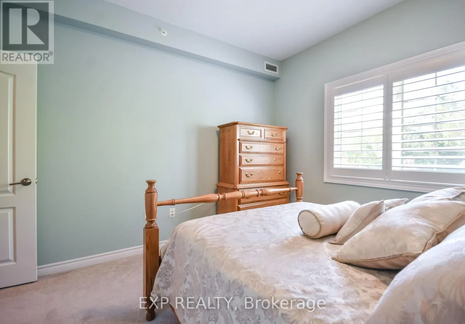 101 - 42 FERNDALE DRIVE S