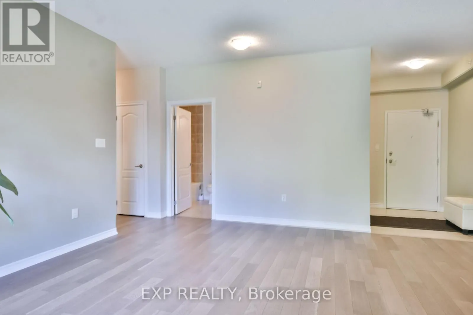 101 - 42 FERNDALE DRIVE S