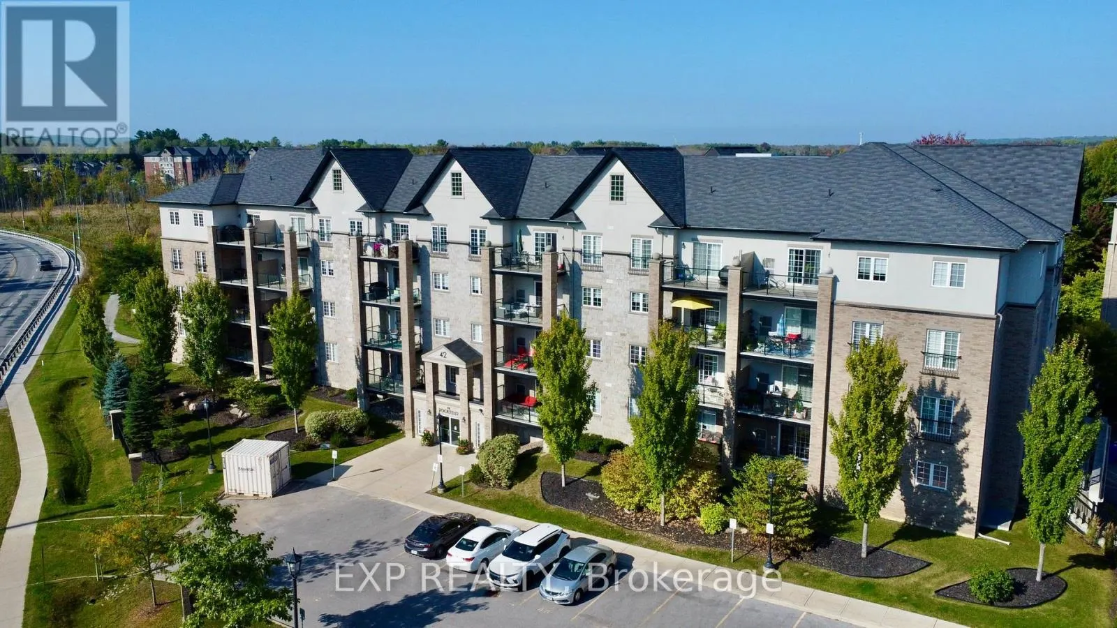 101 - 42 FERNDALE DRIVE S