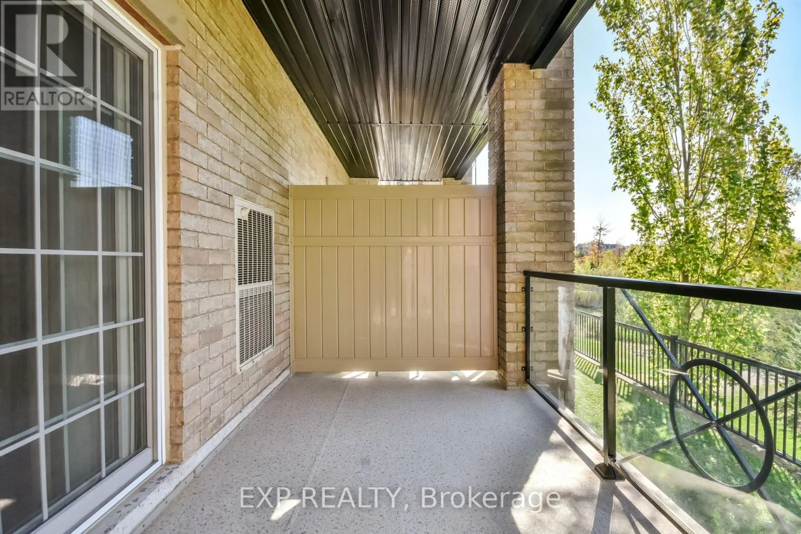 101 - 42 FERNDALE DRIVE S